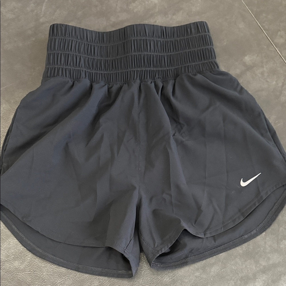 Nike Women's Sz XS Black High-Rise Athletic Shorts with Smocked Waistband